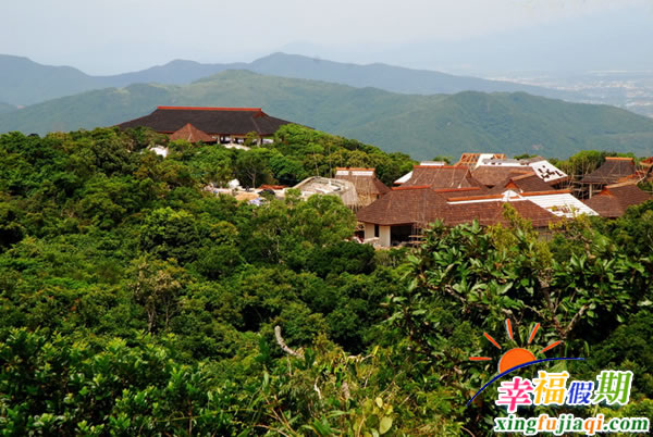 亚龙湾鸟巢度假村山顶的房子